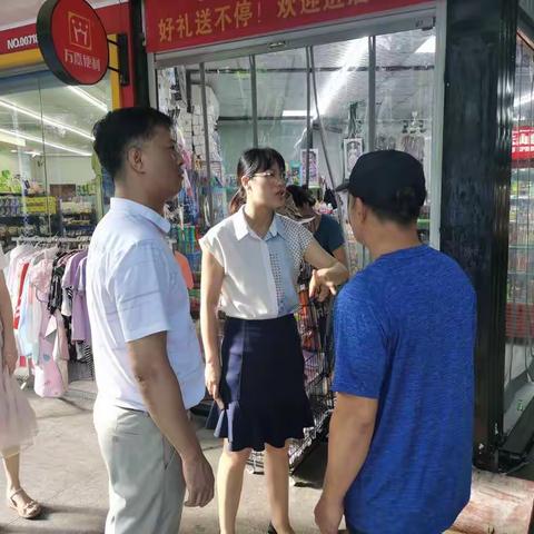 马尾区党委副书记、镇长潘鸿颖带队到凯隆社区调研指导凯隆巷市场文明创建情况