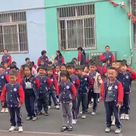 易德幼儿园中一班第十三周生活小日常