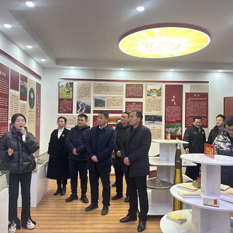 月河镇党委书记杜光华一行带队来丰收村交流指导农村党建工作