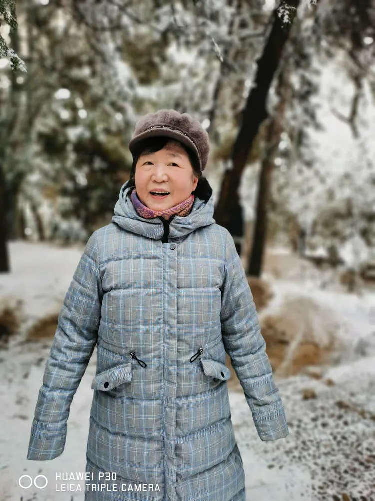 6小寒,从5日晚上就开始下,到早晨才停,我们的歌友都来团里唱歌,拍美照
