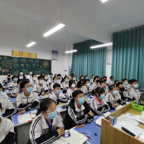 致敬英雄，砥砺奋进——郾城中学组织观看电影《长津湖》