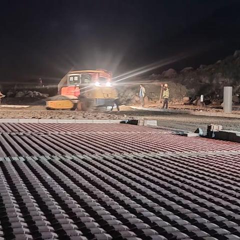 【施工大干】吊水峡驿站顺利完成水稳层铺设