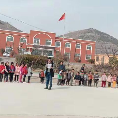 国际三八妇女节来临之际，凫城镇马头小学举行了全校女教师趣味游戏比赛