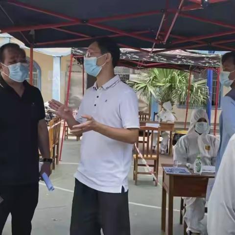 吉阳区委常委、统战部部长邢增兴到包点村社区检查督导新冠肺炎疫情防控工作