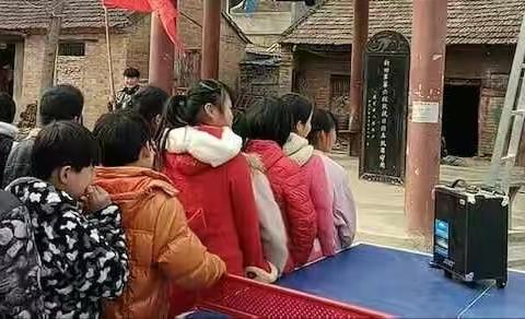 王皮溜镇刘大庄学校清明节缅怀革命先烈活动