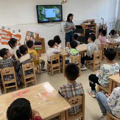 “育”见美好，共“童”成长。一一记大五班家长进课堂活动。