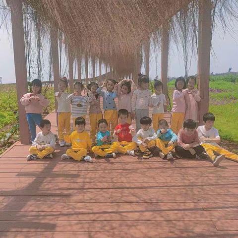 星光幼儿园大二班春游回顾