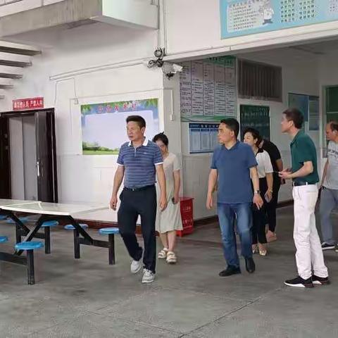 实践中进步  文明中前行——卧龙中学迎接创文检查