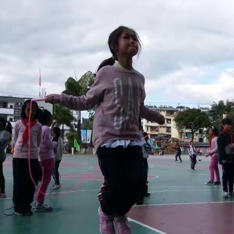 孩子们飞起来了！
