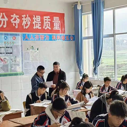 教学指导促规范 深化细节重实效         ——区教体局领导莅临勐托中学指导工作