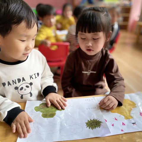 小一班亲子树叶🍂粘贴画