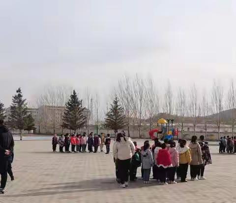 【五小——德育活动】“心手相连一起走，共建健康体魄”