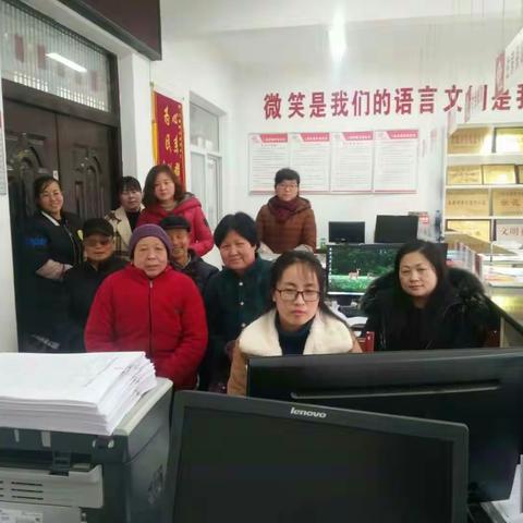 凤泉社区组织观看《作风强化在西安》