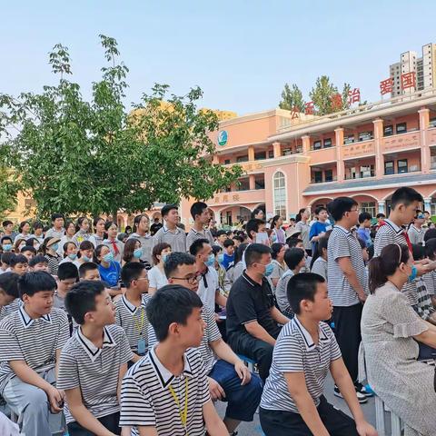 奋力一搏 超越自我 全力以赴 冲刺小考  ——  富康小学六年级表彰大会