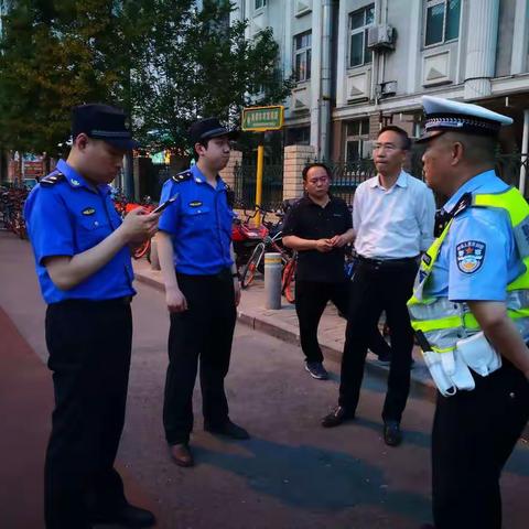 甘家口街道开展渣土车执法夜查