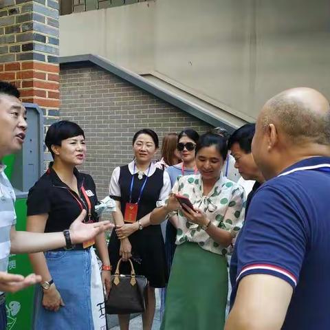 区政协察看后洲街道水巷新村垃圾分类情况