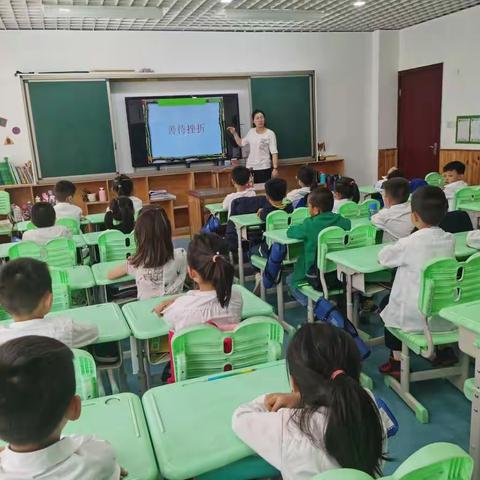 笑在人生转弯处——九四班主题班会