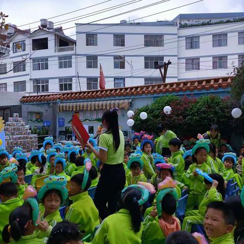 昭阳区金苹果幼儿园学前二班六月份成长记录