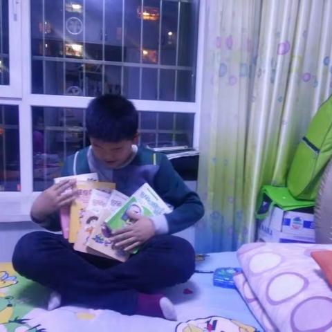沐浴书香 快乐成长 四（2）班李子恒
