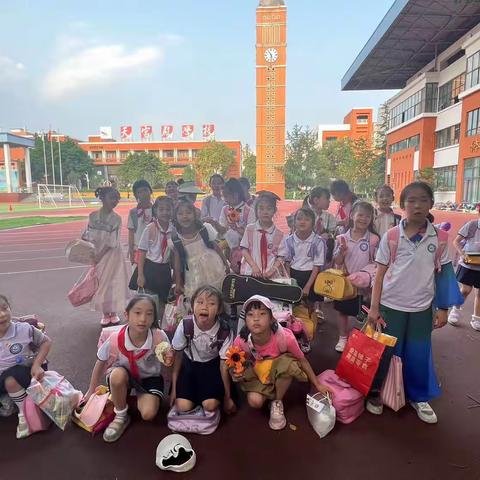 飞扬青春，逐梦前行——啦啦操社团