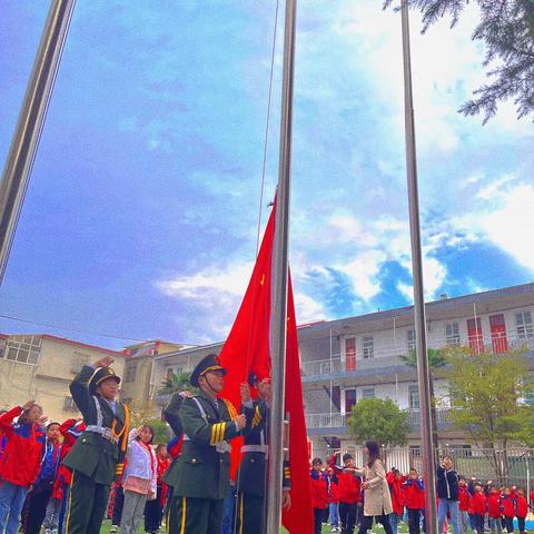 以读书为荣，以读书为乐 [秋韵外国语学校升旗仪式]