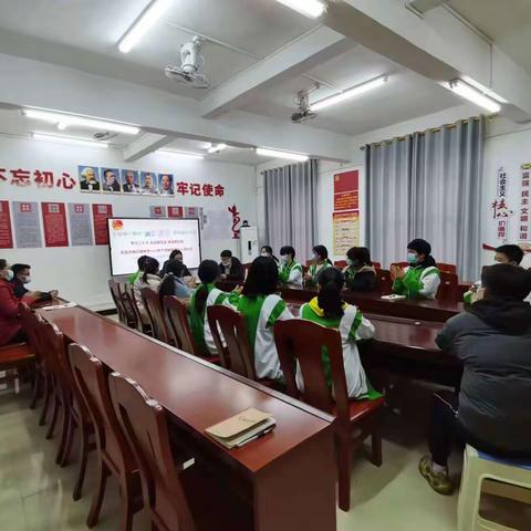 学习二十大  永远跟党走  奋进新征程--记梅花镇中学2022年下学期新团员入团仪式