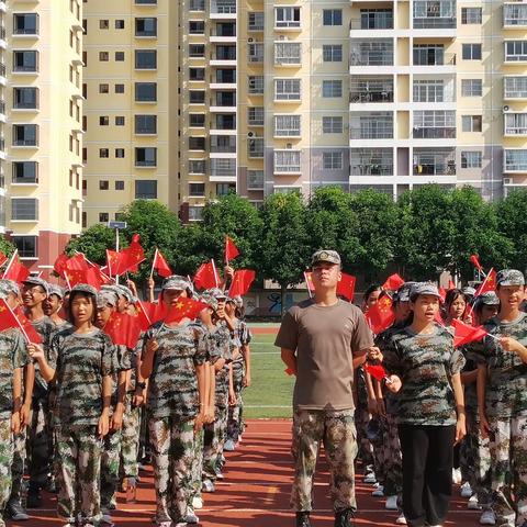 “与国庆华诞，携手奏华章”---东门镇初级中学全体师生携手迎国庆