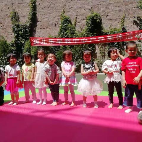 贝儿乐早教中心户外活动