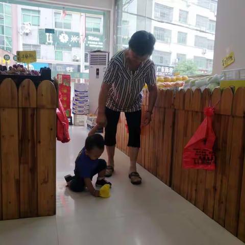 牙牙学语、蹒跚学步的创卫小宝宝，为你点赞！