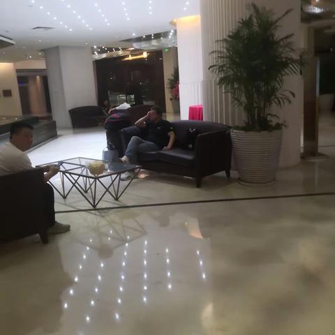 2303.2310.2320房卫生一切正常，前厅一切正常，外围停车场车位已满一切正常，垃圾房卫生一切正常。KTV有5个包厢