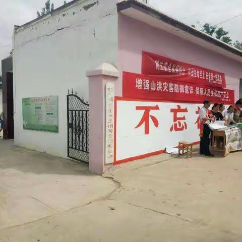 浮山县水利局在丞相河村宣传山洪灾害预防知识