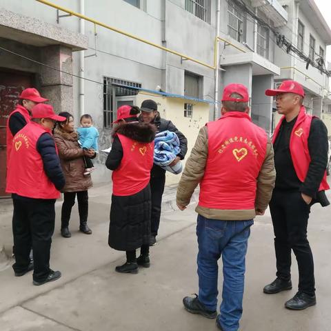 小寨村冬日送温暖活动
