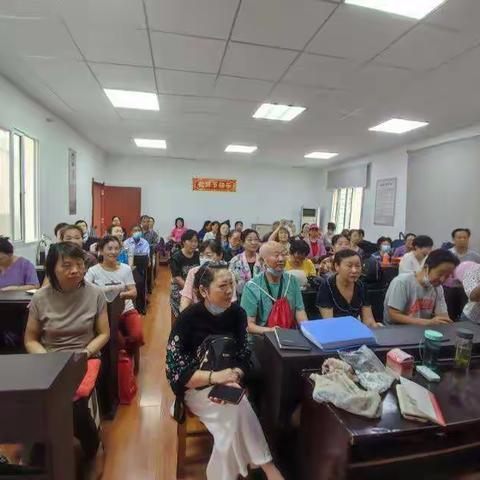 “银发学子”老年大学圆梦