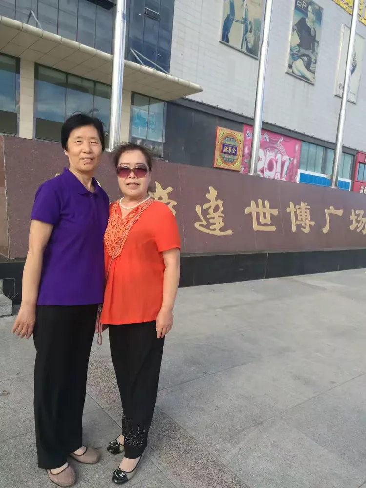 2017年8月24日,我约同学们一起到张家口火车南站拍照留念