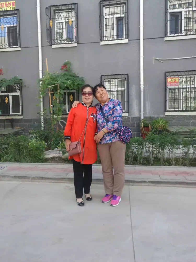 2017年8月24日,我约同学们一起到张家口火车南站拍照留念