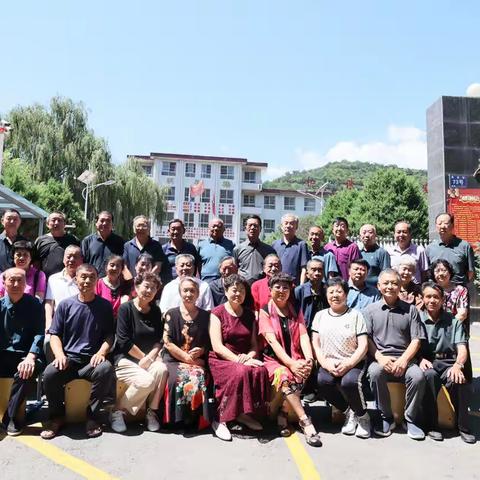 志丹中学高七三级同学      五十年相聚联谊会