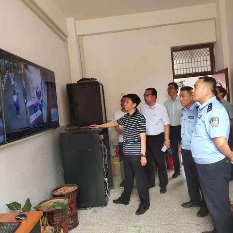 校园安全大于天     督导检查保平安