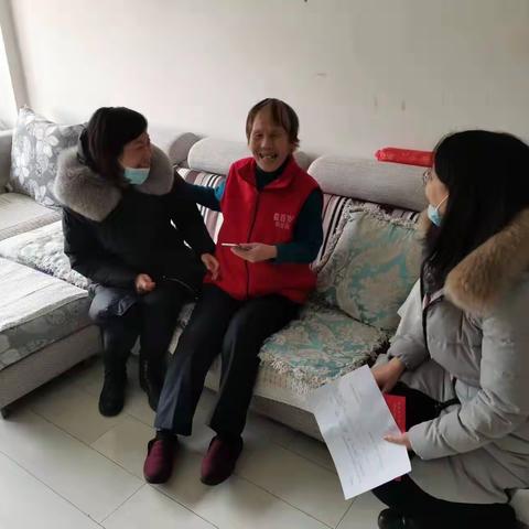 和平区人大领导、区委组织部领导到八卦街社区走访慰问老党员