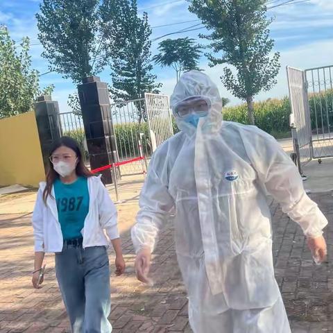 实景演练  硬核抗疫--岸下中学疫情防控开学演练