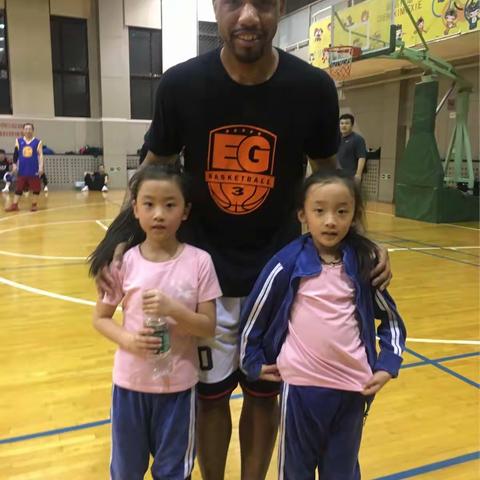 小左小右邀请您和戈登一起打球🏀