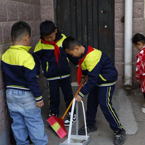 大手拉小手文明实践活动