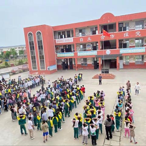 辛庄镇水利希望小学地震逃生演练