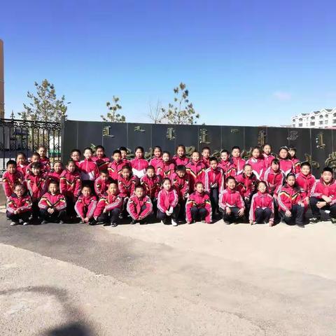乌拉特前旗第七小学三三班，学习雷锋活动