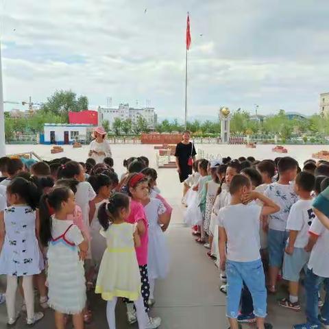 走进小学，快乐体验——记奇台县古城双语幼儿园大班年参观小学活动