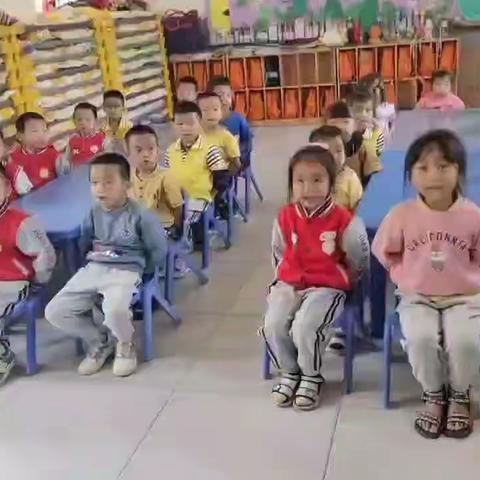 爱上幼儿园，快乐每一天