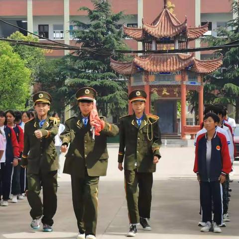 长葛市鑫源学校“衣暖人心”慈善活动总结表彰