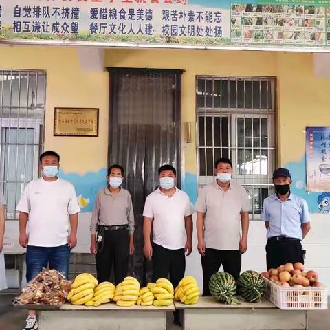 大桥乡郭河村马寅书记和孩子们共度“六一”