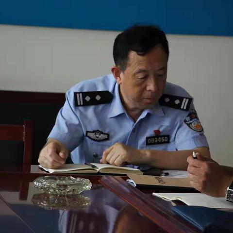 【迁西县局】交警深入辖区“两客一危”重点运输企业开展源头检查并召开警示教育会