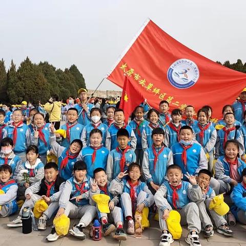 尖草坪区第二实验小学踏青活动，沐浴春风，播种希望。农耕植树研学实践活动