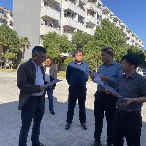 县委书记彭银贵调研园区公租房